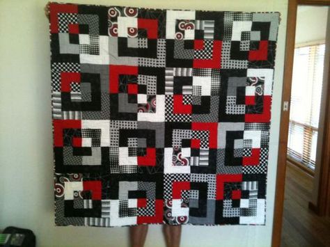 Cool black and red block quilt Black White And Red Quilt Patterns, Red Black Quilt, Black White And Red Quilts, Red And Black Quilt Patterns, Black And Red Quilts Patterns Ideas, Red And Black Quilts Ideas, Black And Red Quilts, Black And White Quilts Patterns Free, Black And White Quilt Patterns