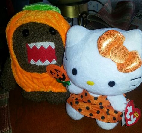 Domo and Hello Kitty are ready for Halloween! Domo X Hello Kitty, Domo Christmas, Domo And Hello Kitty, Domo Hello Kitty, Domo Pfp, Domo Kun, Me And Who, 2013 Swag Era, Scene Core