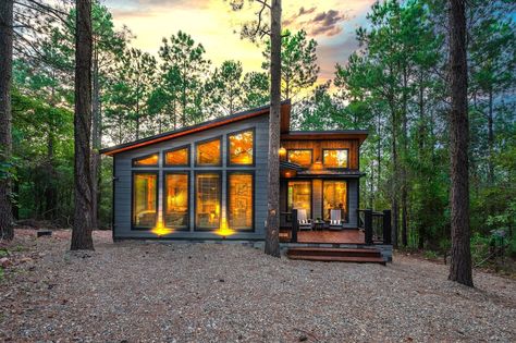 Broken Bow Cabins, Hot Tub Fireplace, Tub Fireplace, Pine Cabin, Cabin Hot Tub, Honeymoon Cabin, Romantic Cabin, Luxury Honeymoon, Broken Bow