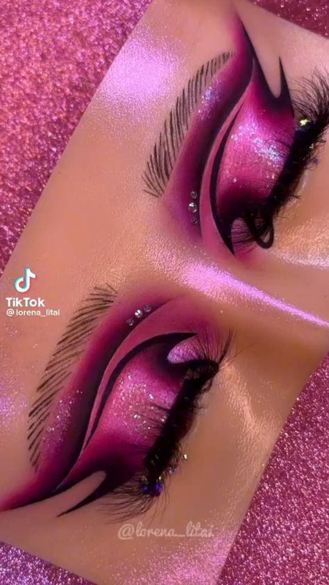 Extreme Eyeshadow Looks, Drag Looks Make Up, Pink Cow Makeup, High Glam Makeup, Graphic Eyeshadow Looks, Red And Purple Makeup, Pink Drag Makeup, Drag Eye Makeup, Crazy Eyeshadow Looks