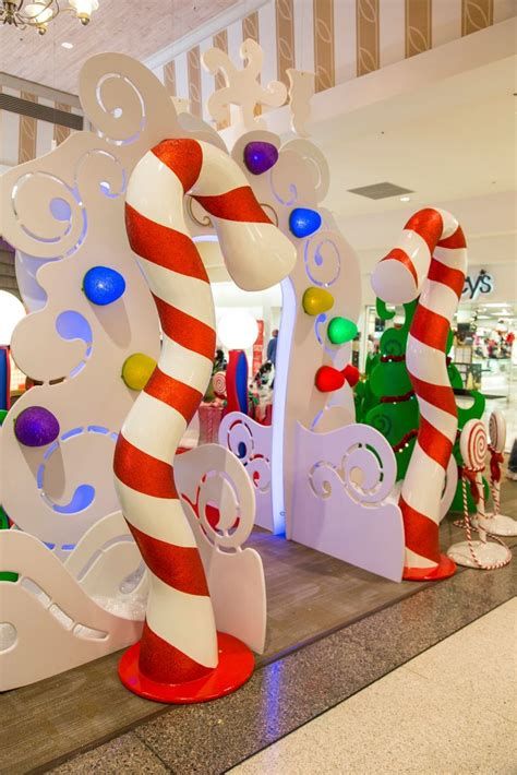 Candyland Yard, Tree Wreaths, Christmas Door Decorating Contest, Grinch Christmas Party, Whoville Christmas, Door Decorating Contest, Grinch Christmas Tree, Grinch Christmas Decorations, Gingerbread Christmas Decor