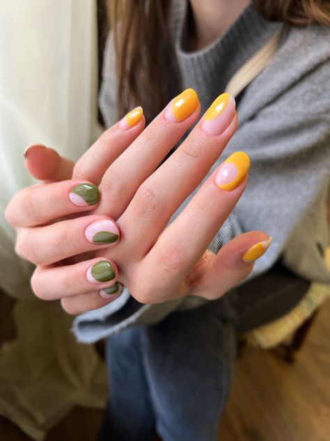 Minimalistic two colours nail art on round nails Green Yellow Nail Art, Green Yellow Nails, Yellow Green Nails, Green And Yellow Nails, Round Nail Art, Rainbow Nail Art, Rainbow Nail, Yellow Nail Art, Yellow Nail