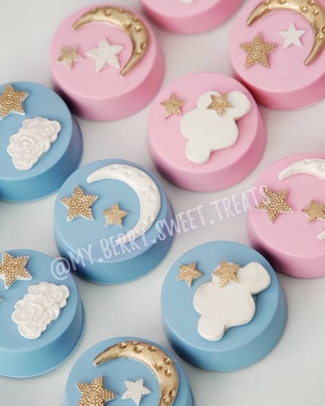 Two The Moon Desserts, Over The Moon Treats, Gender Reveal Treats Sweets, Moon Treats, Moon Baby Shower Theme, Star Baby Shower Theme, Baby Shower Sweets, Twinkle Twinkle Baby Shower, Gender Reveal Party Theme