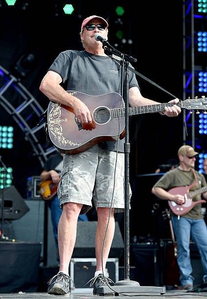 Alan Jackson Latest Picture, Alan Jackson Music, Broken Iphone, David Marks, Alan Jackson, Jackson 5, Kenny Chesney, Money And Happiness, Iphone Screen