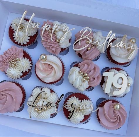 Beautiful Cupcakes Birthday, Cupcake Icing Designs, Birthday Cupcakes For Women, Elegant Cake Pops, 21st Birthday Cupcakes, Sweat Treats, Summer Casual Dress, Cupcake Decorating Tips, Cupcake Cake Designs