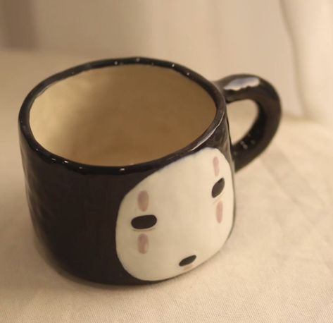 Pretty Mugs Coffee Cups, Ghibli Ceramic Mug, Cup Pottery Ideas, Mug Clay Ideas, Cute Items Aesthetic, Pottery Ideas Mug, Cute Ceramic Ideas, Painting On Objects, Taza Aesthetic