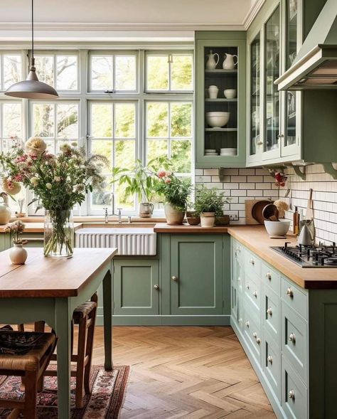 Серая Кухня, Sage Green Kitchen, Green Kitchen Cabinets, Eclectic Kitchen, Green Cabinets, Kitchen Inspiration Design, Cottage Kitchen, Green Kitchen, Decor Minimalist