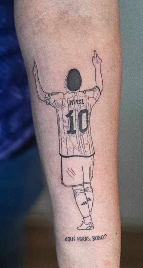 Tattoo artist Lionel Messi Tattoo Design, Leo Messi Leg Tattoo, Leo Messi Tattoo Ideas, Messi World Cup Tattoo, Leo Messi Tattoo, Messi Tattoo Design, 21 Tattoo Number, Messi Leg Tattoo, Lionel Messi Tattoo