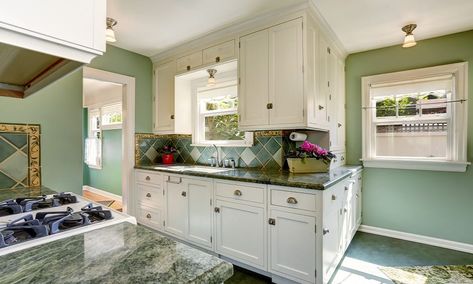 Green Marble Kitchen, Green Kitchen Countertops, Green Granite Kitchen, Green Kitchen Canisters, Green Granite Countertops, Modular Kitchen Interior, Kitchen Granite, Marble Countertops Kitchen, Green Granite