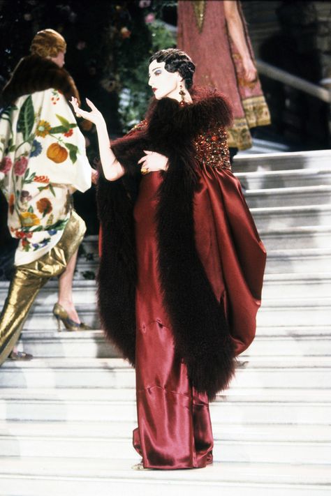 Christian Dior Spring 1998 Couture Fashion Show - Suzanne von Aichinger Dior Spring 1998, 1998 Couture, Galliano Dior, Dior Collection, Runway Fashion Couture, Dior Haute Couture, Couture Mode, Christian Dior Couture, Dior Couture