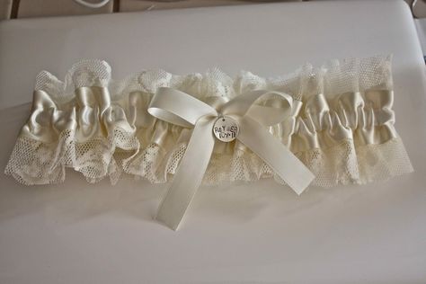 DIY Garter Bridal Garters Diy, Wedding Garter Diy, Diy Garter, Bride Garter, Lace Garter, Bridal Garter, Wedding Garter, Craft Wedding, Wedding Crafts