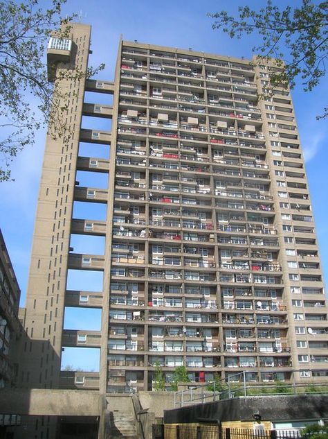 Trellick Tower, Dystopian Art, Brick Columns, Brutalism Architecture, London Taxi, Unusual Buildings, Art Media, Concrete Sculpture, Tower Building