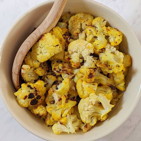 Turmeric Roasted Cauliflower 16 Roast Sides, Chicken Sides, Turmeric Cauliflower, Chicken Tandoori, Fall Favorites Recipes, Beef Stroganoff Easy, Chicken Roast, Blackened Seasoning, Cajun Cooking