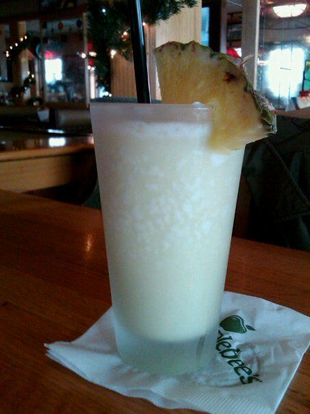 Applebees Jamaican Freeze - yummmm  1 1/4 oz Malibu Rum; 3/4 oz Midori; 2 oz pina colada mix; 1 oz banana puree; and ice.  Blend and enjoy! Pina Colada Mix, Jamaican Drinks, Malibu Pineapple, Banana Puree, Midori Melon, Beach Drink, Malibu Rum, Pineapple Rum, Frozen Meals