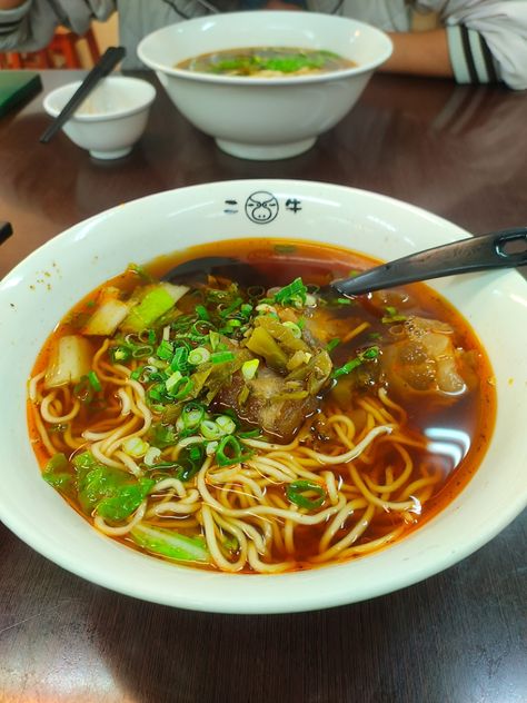 Kathmandu Aesthetic, Noodles Chinese, Food Noodles, Asian Soup, Chinese Food, Japchae, Broth, Asian Recipes, Ramen