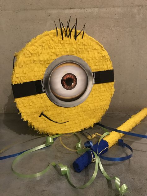 Diy Minion Pinata, Minion Pinata Diy, Minions Party Ideas, Minions Birthday Party Decorations, Minion Pinata, Minions Birthday Theme, Minions Birthday Party, Minion Decorations, Minions Kids