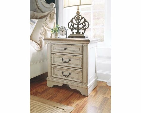 3 Drawer Nightstand Old Night Stand Makeover, Realyn Bedroom, Bedroom Set Decor, Night Stand Makeover, Antiquing Furniture, Bedroom Upgrades, Country Bedroom Design, Three Drawer Nightstand, French Country Bedrooms