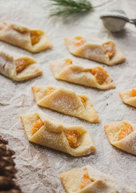 Best Polish Kolaczki Cookies Recipe With Apricot Filling (Gluten Free) Kolaczki Cookies Recipe, Kolaczki Cookies, Kolaczki Recipe, Apricot Filling, Patty Food, Polish Cookies, Gluten Free Christmas Cookies, Desert Ideas, Gf Baking