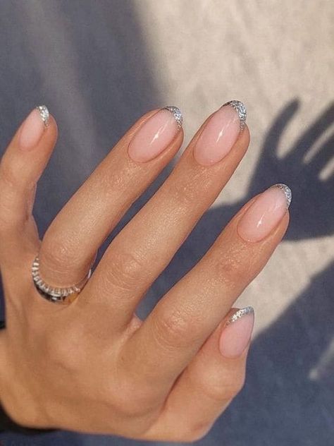 Korean silver nail design: glittery tips Silver Wedding Nails, Silver Tip Nails, Elegant Wedding Nails, Gel Nails French, Silver Nail Designs, Nail Designs Ideas, Subtle Nails, Silver Nail, Minimal Nails