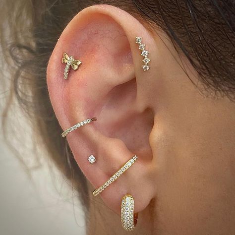 LULUS on Instagram: “What occasion would you wear this Look? Comment below 👇 . 💎 Come Get Pierced & Styled (link in bio) . 💍 Shop our Jewelry Collection…” Unique Ear Piercings Classy, Ear Piercing Ideas With Industrial, Ear Piercings Classy, Minimalist Ear Piercings, Unique Ear Piercings, Ear Peircings, Types Of Ear Piercings, Ear Style, Flat Back Earrings