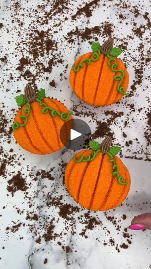 Cupcake Centerpieces, Green Buttercream, Rose Cakes, Cupcake Frosting Recipes, Frosting Ideas, Orange Buttercream, Patty Cake, Sanding Sugar, Fall Decor Diy Crafts