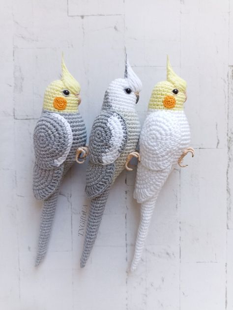 Crochet With White Yarn, Bird Crochet, Crochet Bird, Crochet Cockatiel Pattern Free, Crochet Cockatoo, Crochet Parakeet, Parakeet Crochet, Cockatiel Crochet, Cockatiel Amigurumi