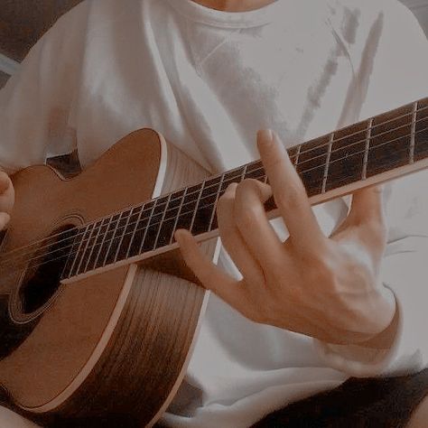 Guitar Hands Aesthetic, Guitar Hand Reference, Male Playing Guitar, Male Guitarist Aesthetic, Hands Playing Guitar, Santiago Alatorre, Acoustic Guitar Aesthetic, Peaky Blinders Grace, Aesthetic Guitar