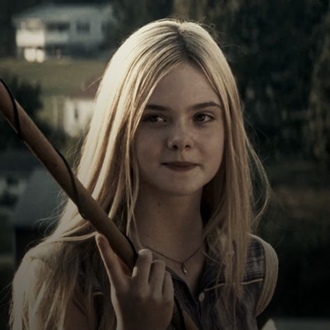 Pandora Lestrange Fancast, Pandora Fancast, Elle Fanning Movies, Fan Gif, Ellie Fanning, All The Bright Places, Celebrity Look Alike, Marauders Era, Child Actors