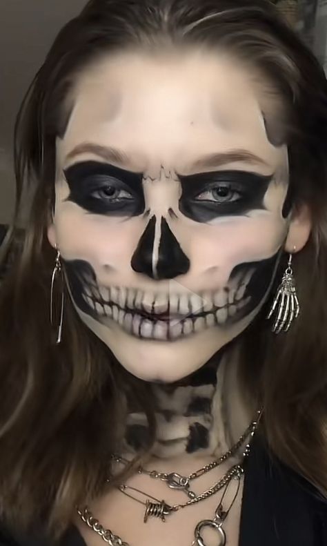 Black And White Makeup Halloween, Black And White Makeup, Skeleton Makeup, Chloe Price, Halloween Photography, Drag Makeup, Fashion Drawing Dresses, Skull Makeup, Cosplay Tips