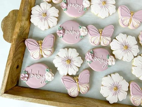 Butterfly Shower Cookies, Butterfly Cookies Baby Shower Girl, Butterfly Baby Shower Cookies, Butterfly Baby Shower Cake, Butterfly Baby Shower Decorations, Butterfly Themed Birthday Party, Butterfly Birthday Theme, Butterfly Baby Shower Theme, Baby Shower Sweets