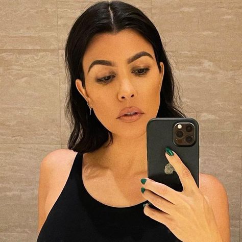 Kourtney Kardashian Makeup Tutorial, Kourtney Kardashian Hair Short Bob, Kourtney Short Hair, Courtney Kardashian Hair, Kourtney Kardashian Hair Short, Kourtney Kardashian Short Hair, Kourtney Kardashian Nails, Kourtney Barker, Kardashian Makeup Tutorial