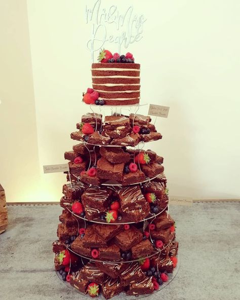 Brownie Tower Wedding Cake last Sunday at the stunning @millbridgecourt 💕 These are becoming an extremely popular choice and we LOVE it!! Brownie Stack Wedding Cake, Brownie Tower Wedding, Brownie Tower Cake, Brownie Wedding, Brownie Wedding Cakes, Brownie Tower, Dream Reception, Cake Alternatives, Wedding Brownies