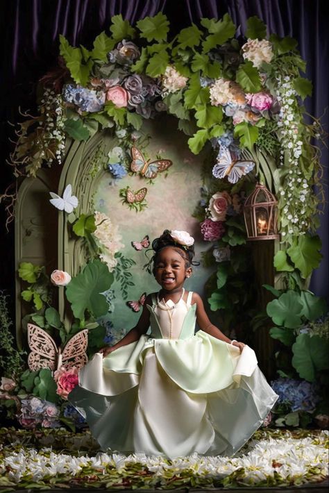 Princess Tiana Party, Tiana Wedding, Cute Pregnancy Pictures, Maternity Photography Poses Couple, Fun Baby Announcement, Mommy Daughter Outfits, Princesa Tiana, Family Photoshoot Outfits, Fairy Birthday Party