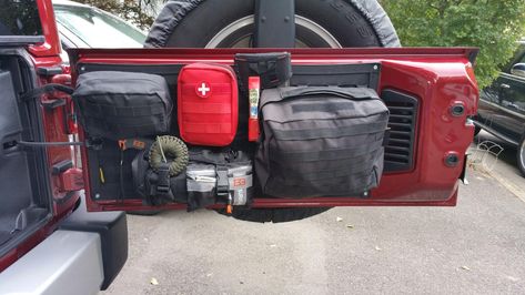 2023 Jeep Wrangler Accessories, Tactical Truck Interior Ideas, Jeep Tailgate Ideas, Jeep Wrangler Storage Ideas, Jeep Mods Wrangler, Jeep Wrangler Accessories Interiors, Cute Jeep Accessories, Jeep Wrangler Interior Ideas, Jeep Living