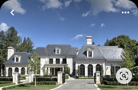 Classic House Exterior Luxury, European House Exterior, Traditional Mansion, Modern French Chateau, French Chateau Style Homes, French Chateau Homes, European Homes, Limestone House, French Mansion