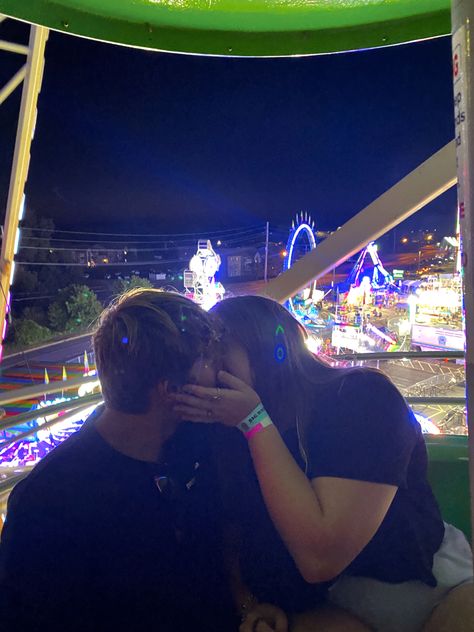 Ferris Wheel Date, State Fair Couple Goals, Couples At A Fair Aesthetic, Couple In Amusement Park, Ferris Wheel Couple, Couple On A Ferris Wheel, Fair Pictures, Teenage Love, Dream Date