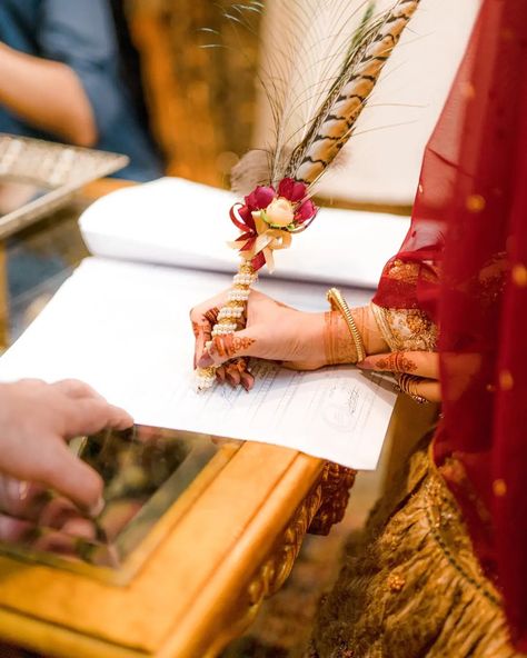 Nikah Signature Photography, Nikkah Signature Pics, Wedding Pen, Bride Sign, Islam Marriage, Civil Services, Bridal Photography Poses, Hijab Wedding, Girl Dpz