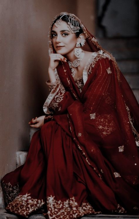 Mughal Wedding Dress, Gharara Poses, Mughal Bridal Look, Red Gharara Bridal, Pakistani Culture, Nikah Dress, Red Bridal Dress, Bride Dress Simple, Desi Wedding Dresses