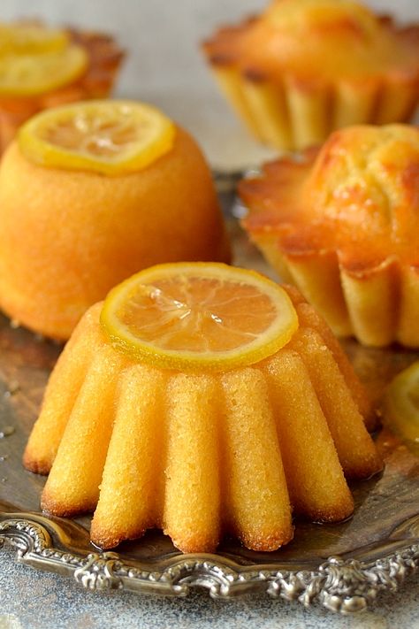 Lemon Semolina Cake, Kaak Recipe, Semolina Dessert, Semolina Recipe, Candied Lemon Slices, Dessert Lemon, حلويات عربية, Semolina Cake, Lemon Syrup