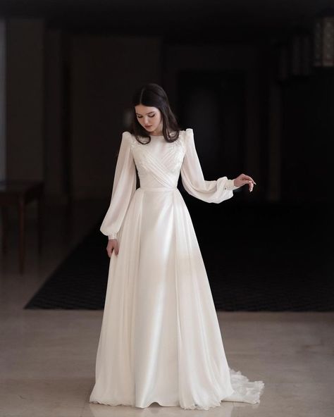 Muslimah Wedding Dress Simple, Minimal Bride Dress, Modest Bride Dress, Simple Modest Wedding Dresses, Soft Wedding Dresses, Gaun Tulle, Wedding Dress Modest, Modest Bride, Muslimah Wedding Dress