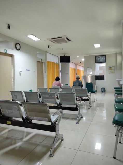 Hospital Waiting Room Snapchat, Hospital Streaks Snapchat, Indian Hospital Snap, Pap Rs, Hospital Malaysia, Hospital Snapchat Stories, Hospital Snap, Hospital Waiting Room, Hospital Room Snapchat Stories