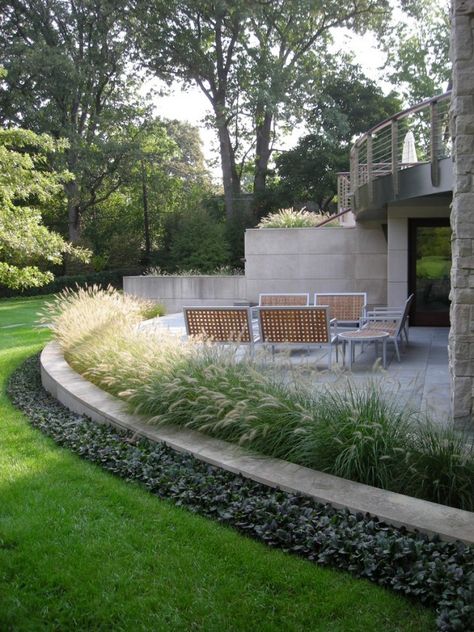 18 Impeccable Transitional Landscape Designs To Make The Best Use Of Spring Transitional Landscape Design, Transitional Landscaping, Michigan Landscaping, Patio Edging, Landscaping Projects, Residential Landscape, London Garden, Roses Red, Low Maintenance Landscaping