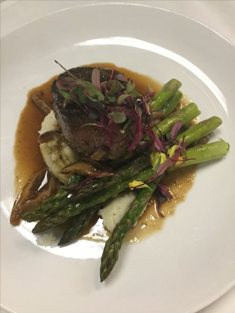 Pan roasted beef sirloin with Diane sauce, sides of roasted garlic mashed potatoes and asparagus Wedding Plated Dinner, Chipotle Catering, Wedding Catering Display, Wedding Entrees, Wedding Catering Ideas, Plated Dinner, Holiday Catering, Gourmet Food Plating, Catering Display