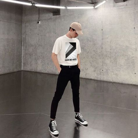 Kpop Fashion Men, Minimalist Moda, Converse Outfits, Minimalist Fashion Men, Trendy Boy Outfits, Streetwear Mode, Mens Trendy Outfits, Street Style Outfits Men, Men Stylish Dress