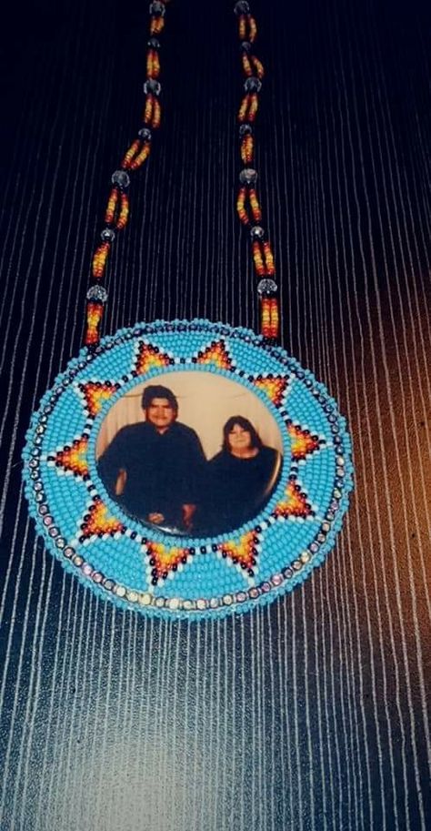 Native Beaded Medallion Necklace, Jewelry Making Business, Native American Beadwork Patterns, Seed Bead Jewelry Patterns, Native Beading Patterns, Native American Design, Beading Patterns Free, Native American Beadwork, Medallion Necklace