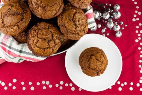 Gingerbread Muffins - Super easy recipe for moist, tender, and perfectly spiced Gingerbread Muffins that are perfect during the holidays. Gingerbread Muffins Recipe, Butterball Cookies, Italian Fig Cookies, Starbucks Pumpkin Bread, Fig Cookies, Gingerbread Muffins, Dressing Recipes Cornbread, Southern Cornbread, Ceviche Recipe