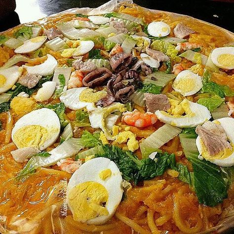 CRAVE on Twitter: "Pancit Malabon 😋… " Pancit Malabon Recipe, Pancit Sotanghon, Pancit Palabok Recipe, Pancit Malabon, Pilipino Recipe, Filipino Kakanin, Pancit Palabok, Yam Recipes, Pagkaing Pinoy