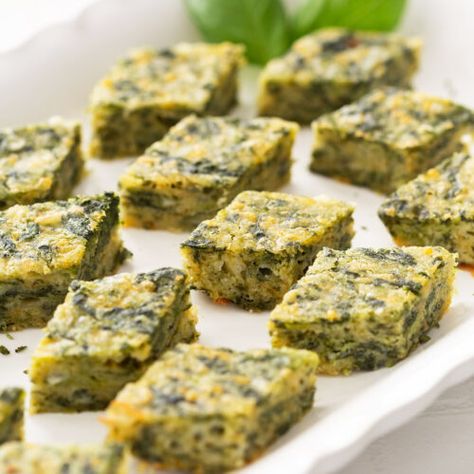 Spinach Cheese Squares - Best Appetizers Spinach Squares Recipe, Spinach Squares, Frozen Spinach Recipes, Spinach Appetizers, Finger Foods Easy Party, Spinach Recipes Healthy, Baked Appetizers, Cheese Squares, Healthy Finger Foods