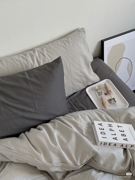 Bedcover Aesthetic, Beige Aesthetics, Grey Aesthetic, Aesthetic Interior, Dorm Inspo, Dorm Ideas, Gray Aesthetic, Room Idea, Dorm Room Decor