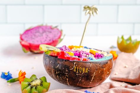 Rainbow Smoothie Bowl | Sweetened with Sun Blog Tropical Smoothie Bowl Recipe, Avocado Diet, Strawberry Pineapple Smoothie Bowl, Think Smoothie Bowl Recipe, Rainbow Nourish Bowl, Rainbow Smoothie, Tropical Smoothie Bowl, Pink Pitaya, Blue Spirulina